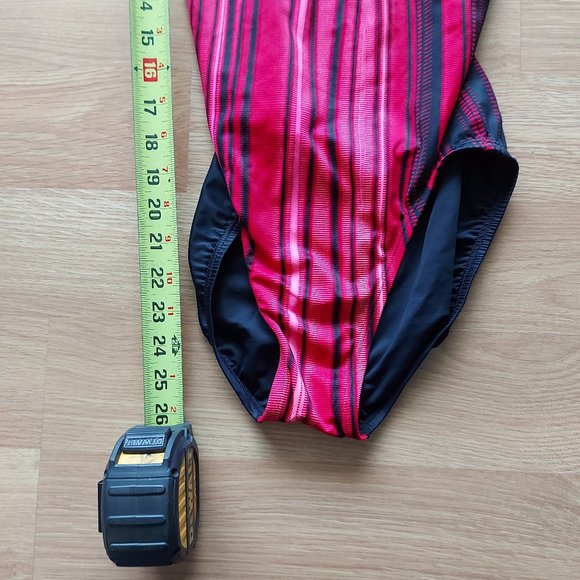 Ladies Nike One Piece Swimsuit - Picture 2 of 6